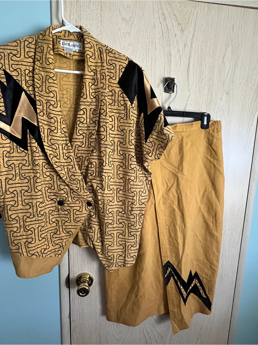 Amazing Geometric Vintage 90s BELLISSIMA 2 Piece Gold Black Suit w/ Skirt Sz 10